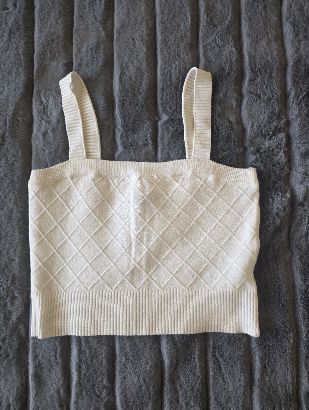 Kendall & Kylie White Diamond Texture Knit Crop Top